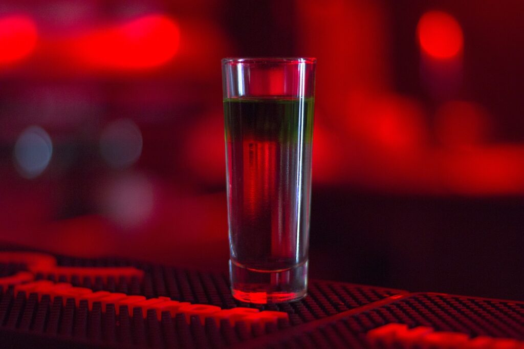 bar, alcohol, glass-2250054.jpg